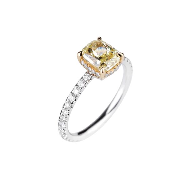 Bague diamant jaune taille coussin et diamants