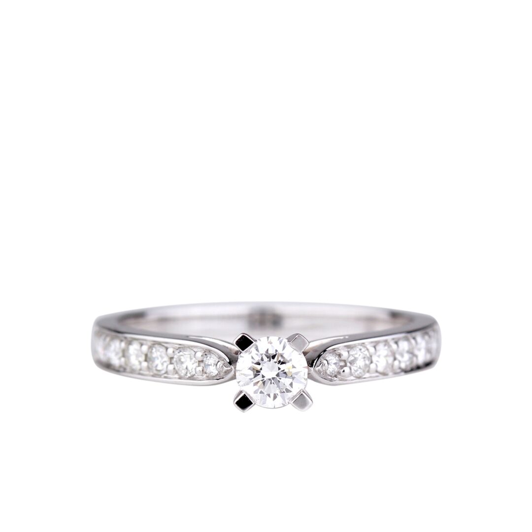 Solitaire diamant habillé de diamants