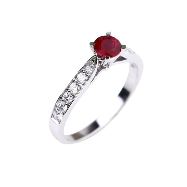 Bague rubis et diamants 