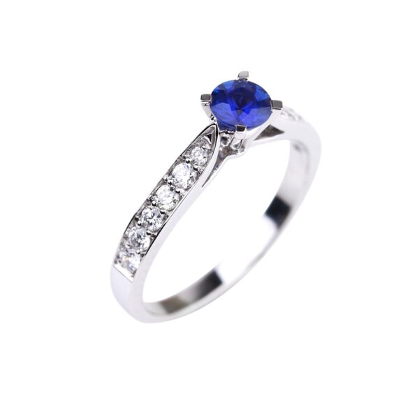 Bague saphir taille brillant