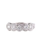 Bague cinq diamants entourage diamants