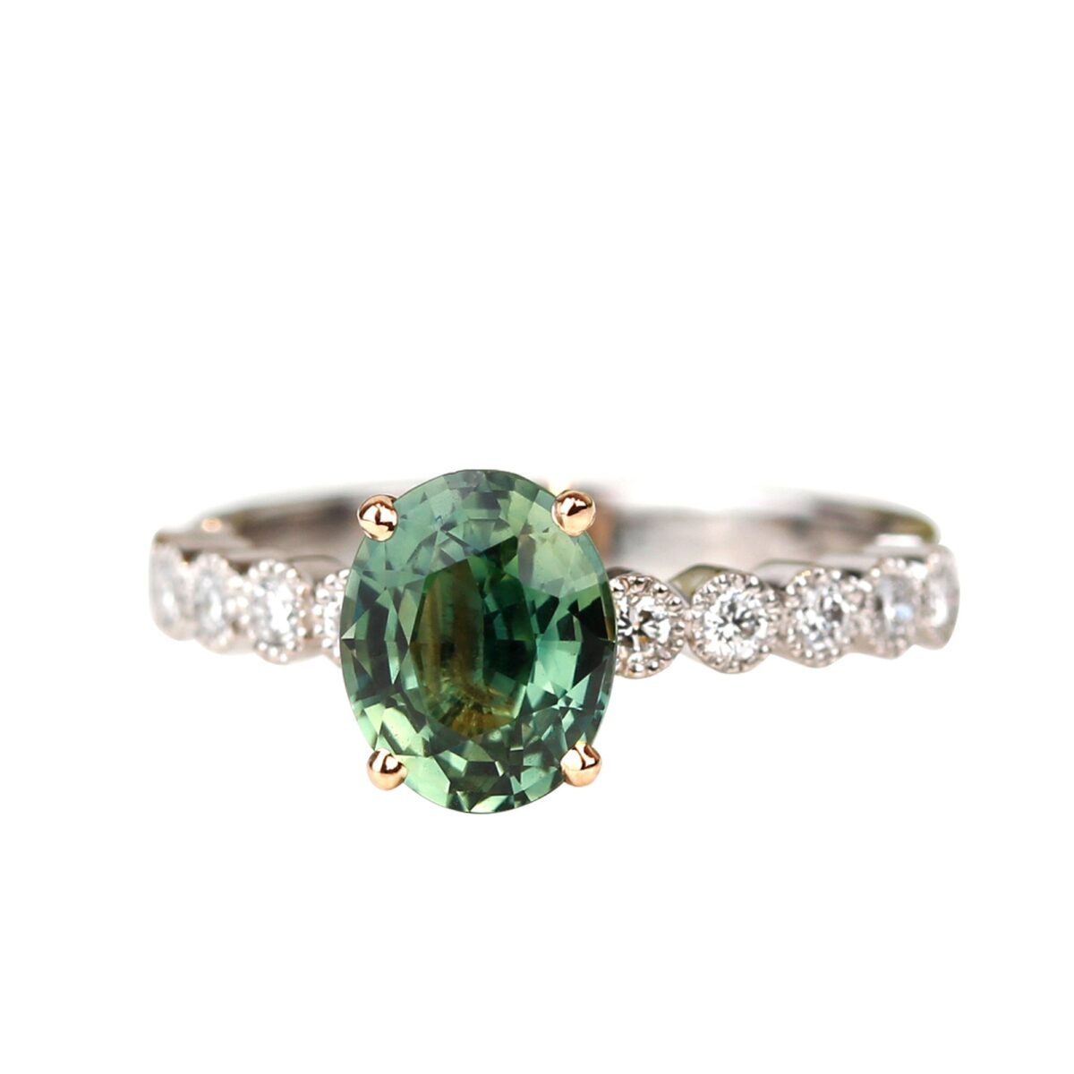 Bague saphir vert diamants serti millegrain