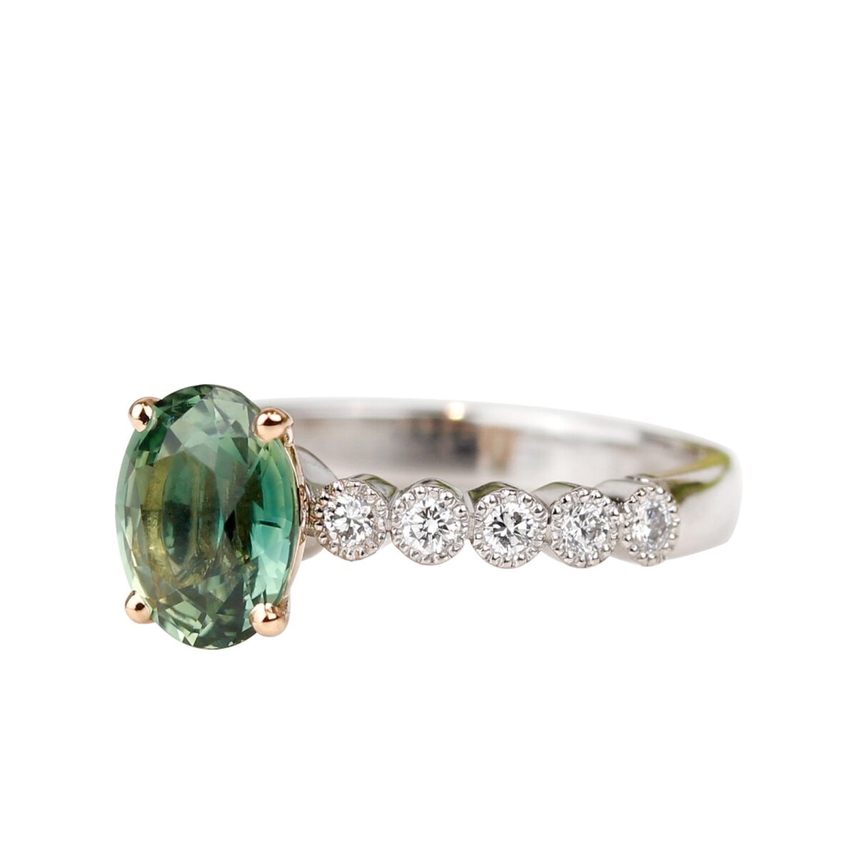 Bague saphir vert diamants serti millegrain