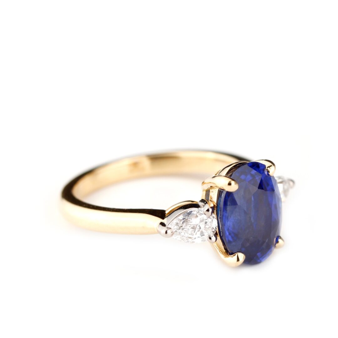 Bague saphir ovale & diamants poire