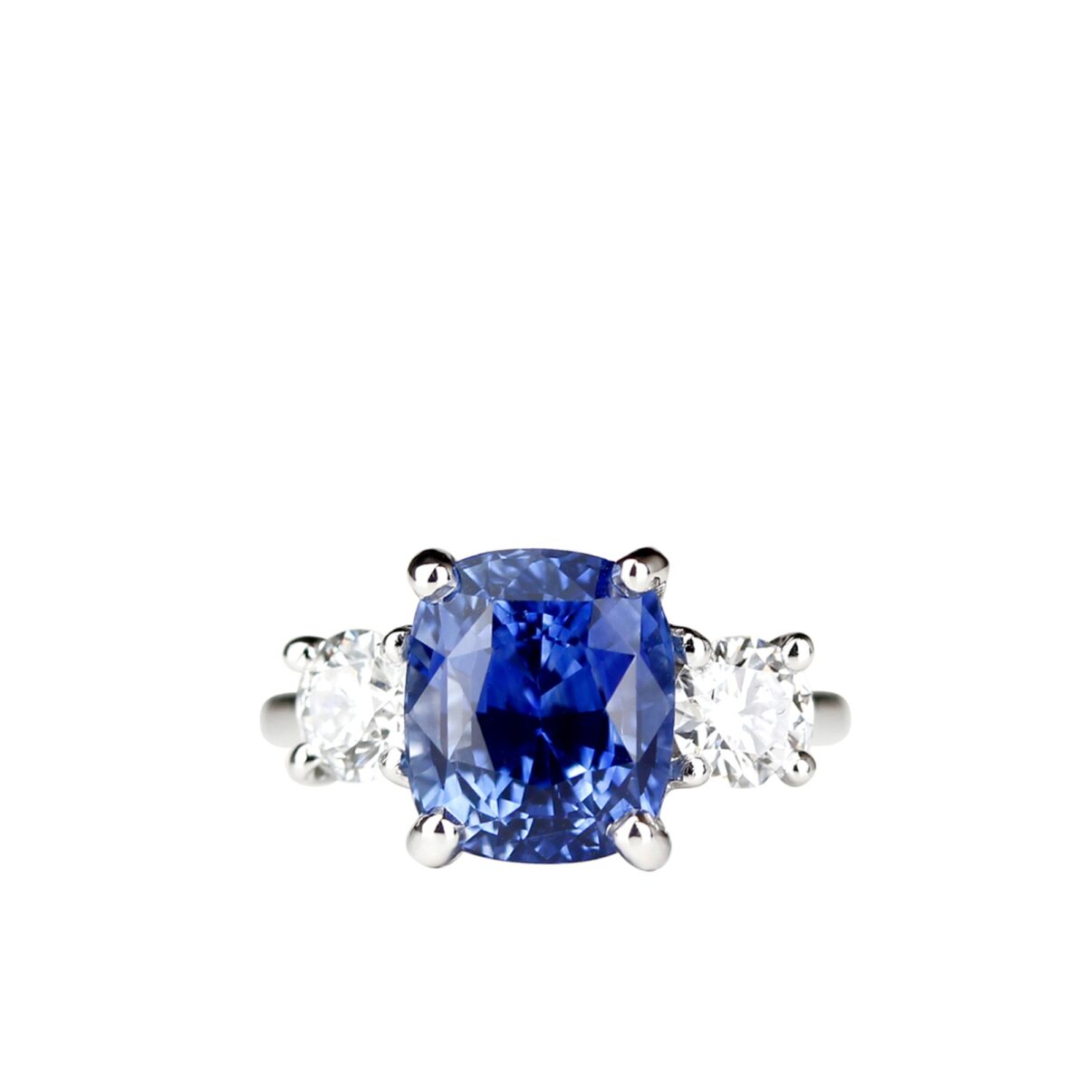 Bague saphir coussin et diamants