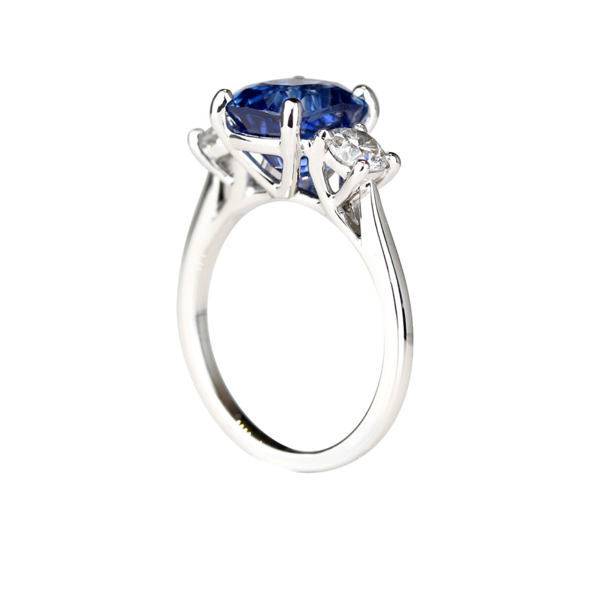 Bague saphir coussin et diamants