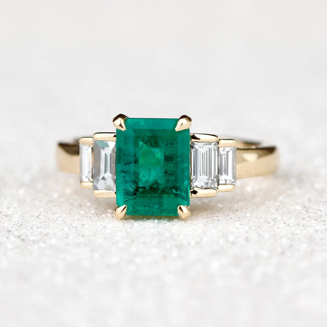 Bague émeraude 4 diamants baguette