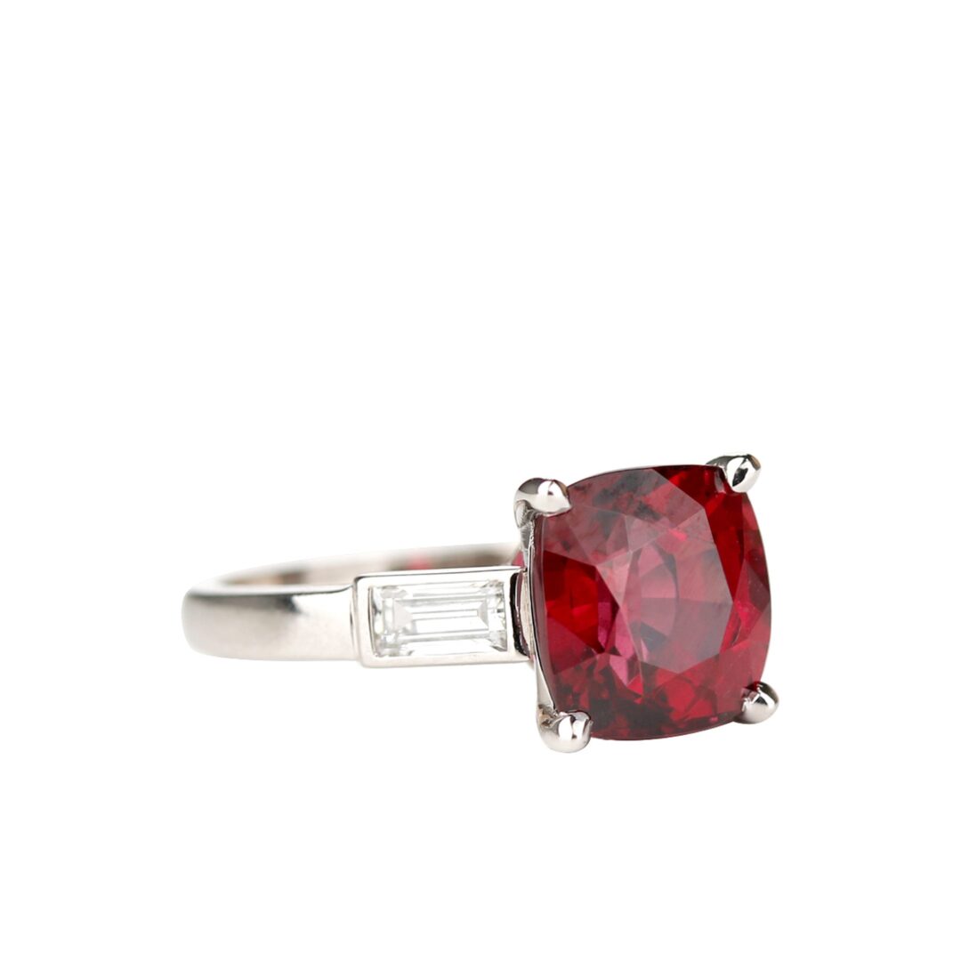 Bague grenat et diamants baguette