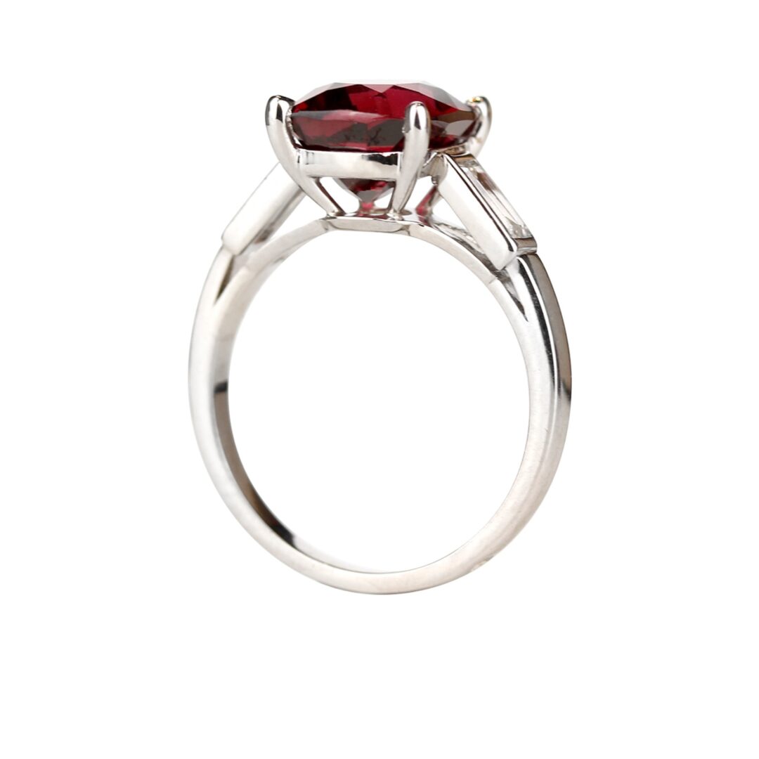 Bague grenat et diamants baguette