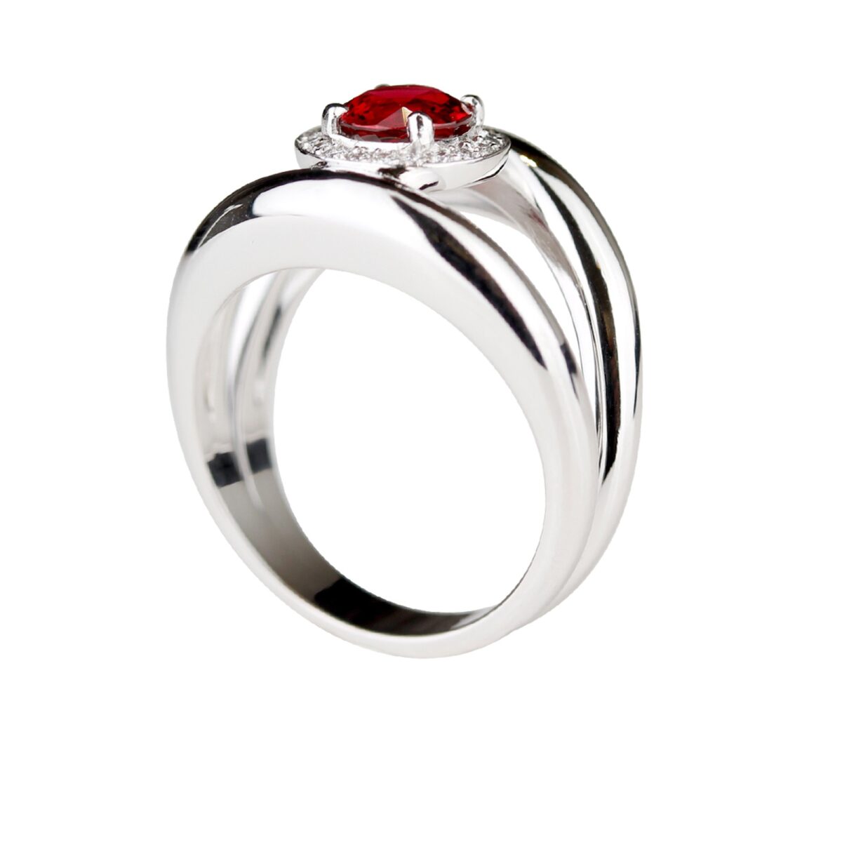 Bague sertie d'un spinelle rouge entourage diamants or blanc