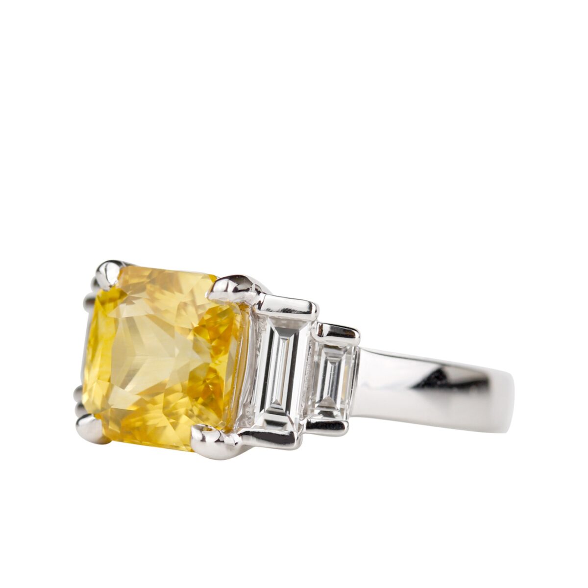 Bague saphir jaune et diamants baguette