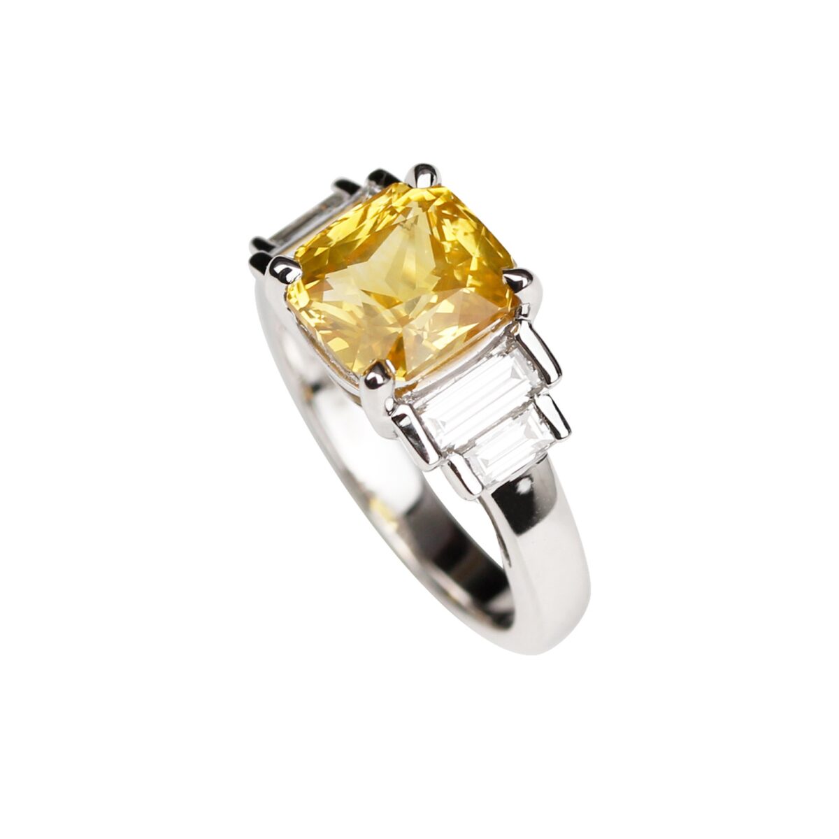 Bague saphir jaune et diamants baguette