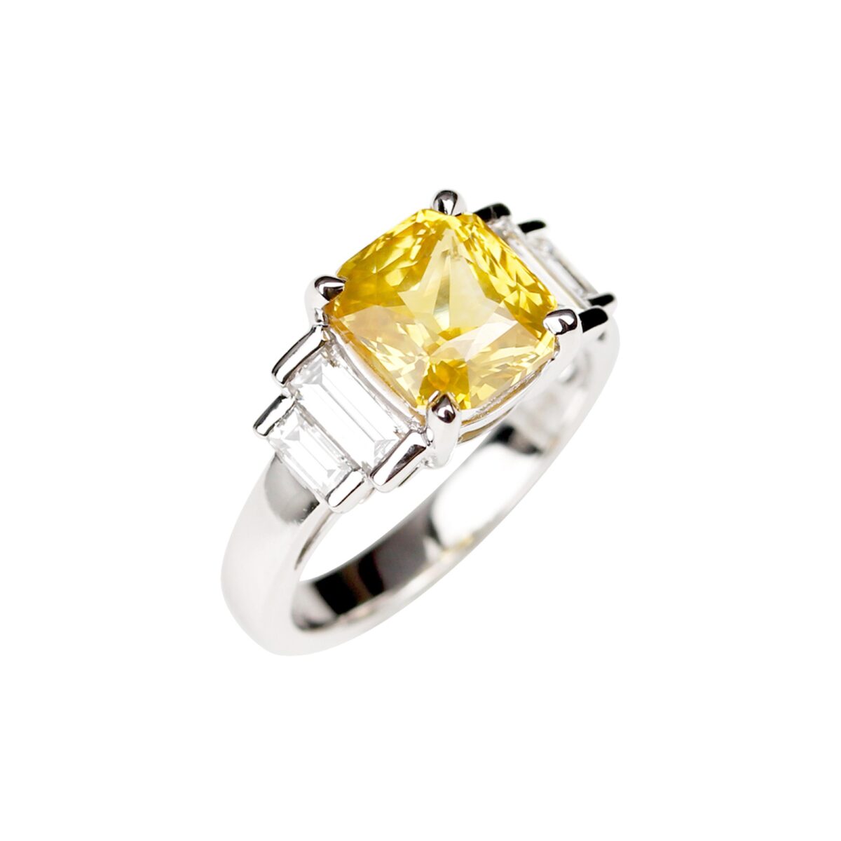 Bague saphir jaune et diamants baguette