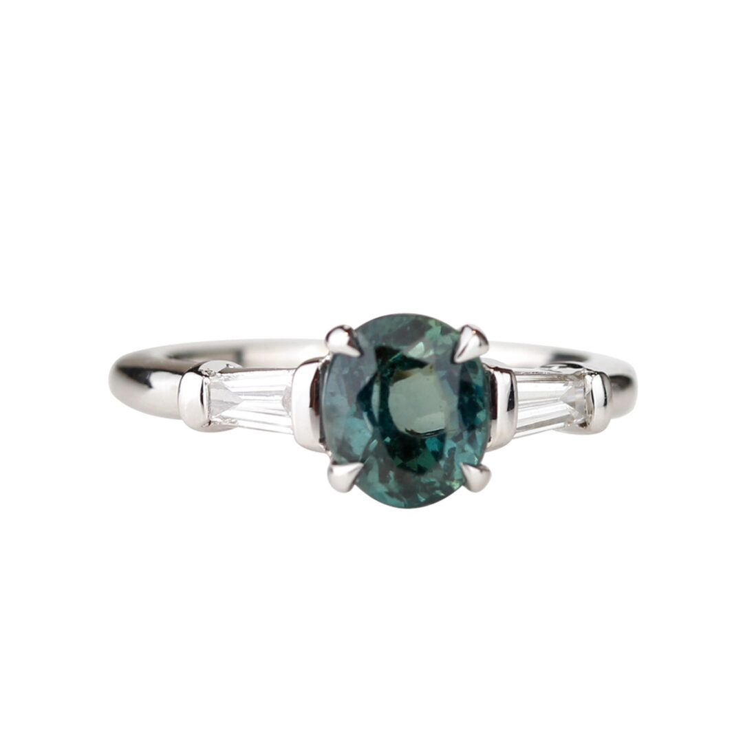 Bague saphir vert ovale et diamants