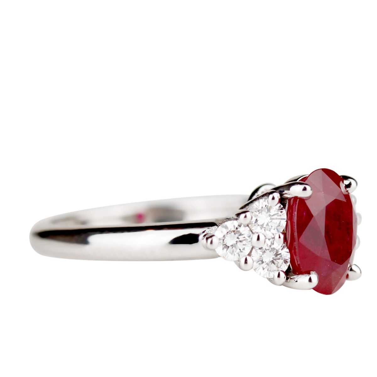 Bague fiançailles rubis ovale et diamants