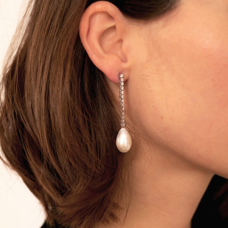 Boucles d'oreilles perles blanches et diamants