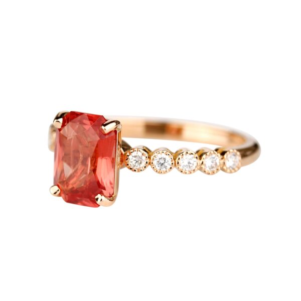 Bague saphir padparadscha diamants serti millegrain