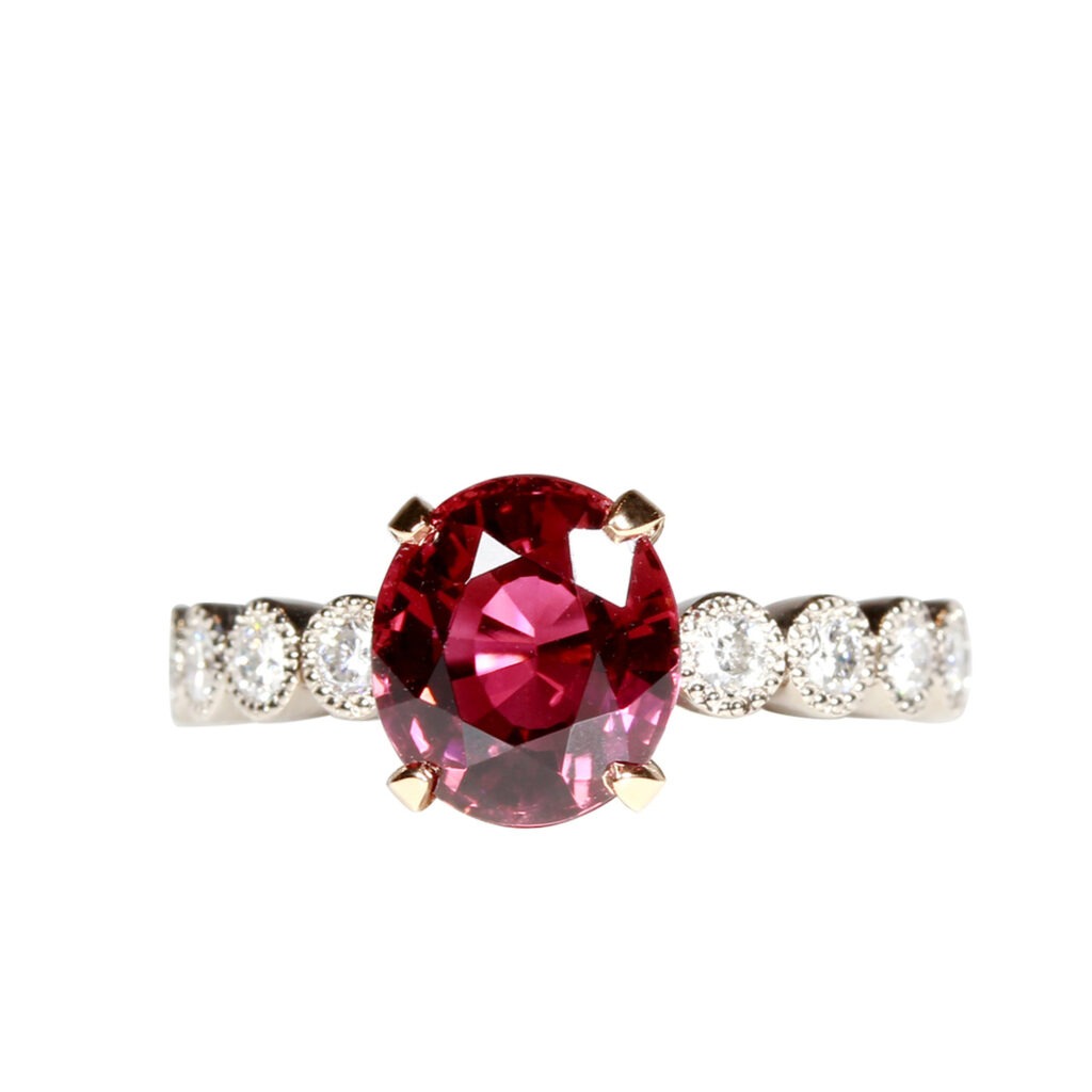 Bague rubellite, diamants sertis millegrain