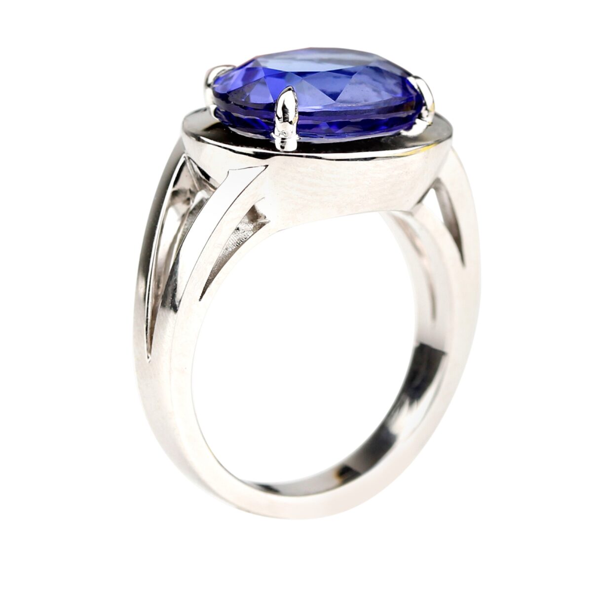 Bague tanzanite ovale et or blanc