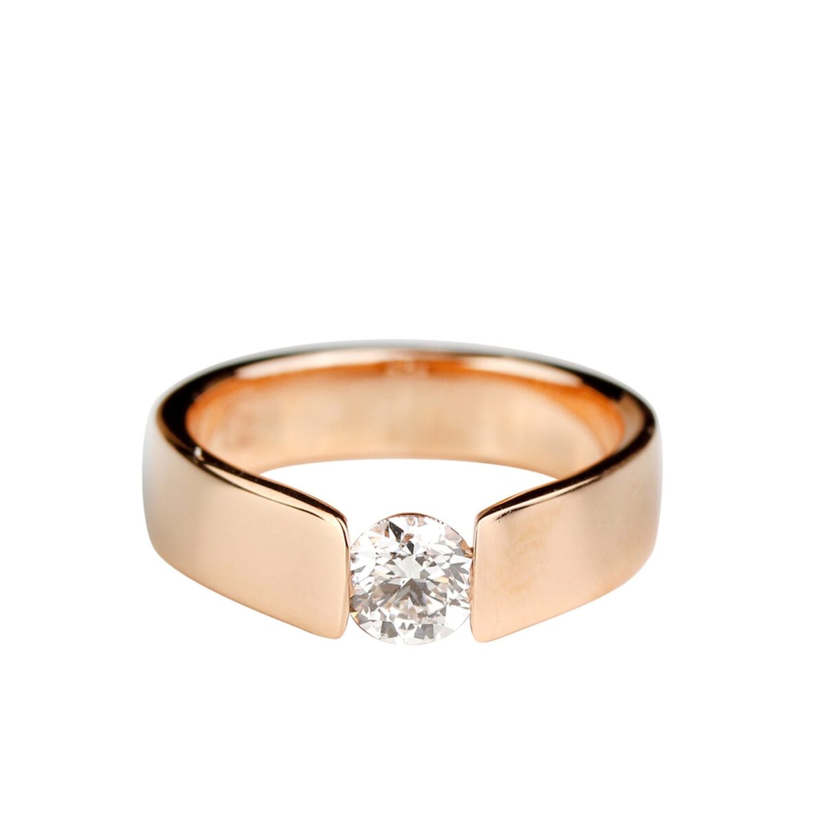 Solitaire diamant serti en demi-clos sur anneau jonc en or rose 18 K