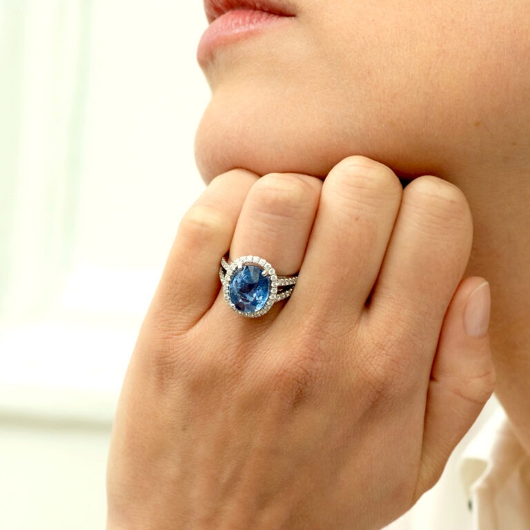 Bague saphir entourage diamants