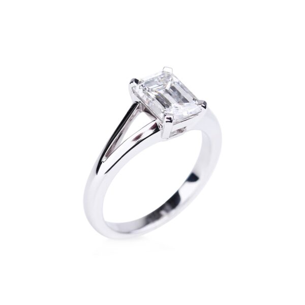 Solitaire diamant taille émeraude