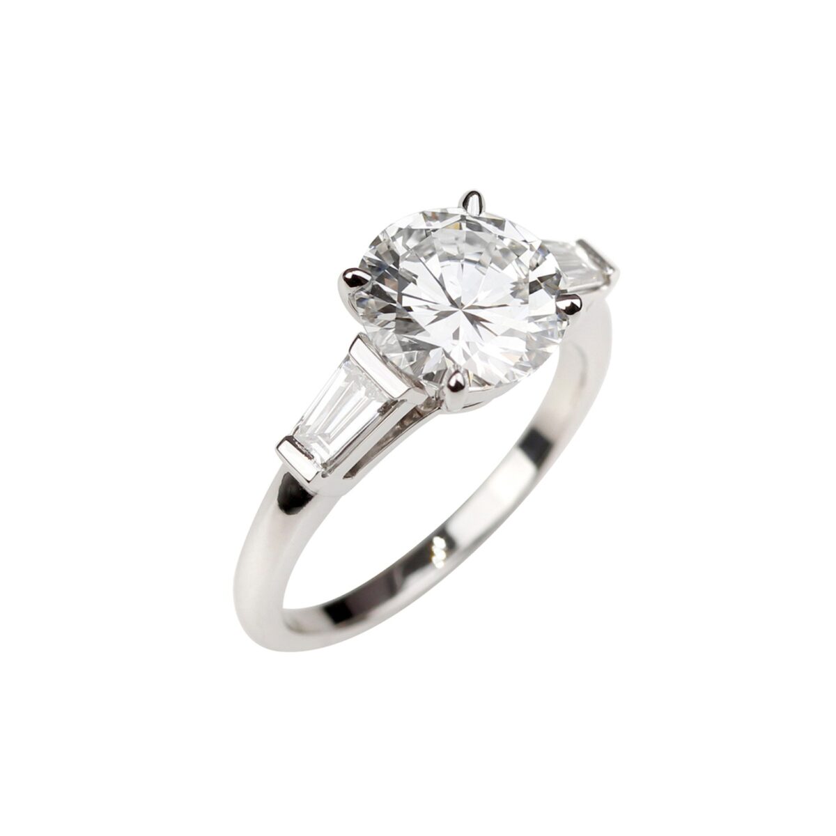 Bague diamant 3 carats et diamants taille trapèze