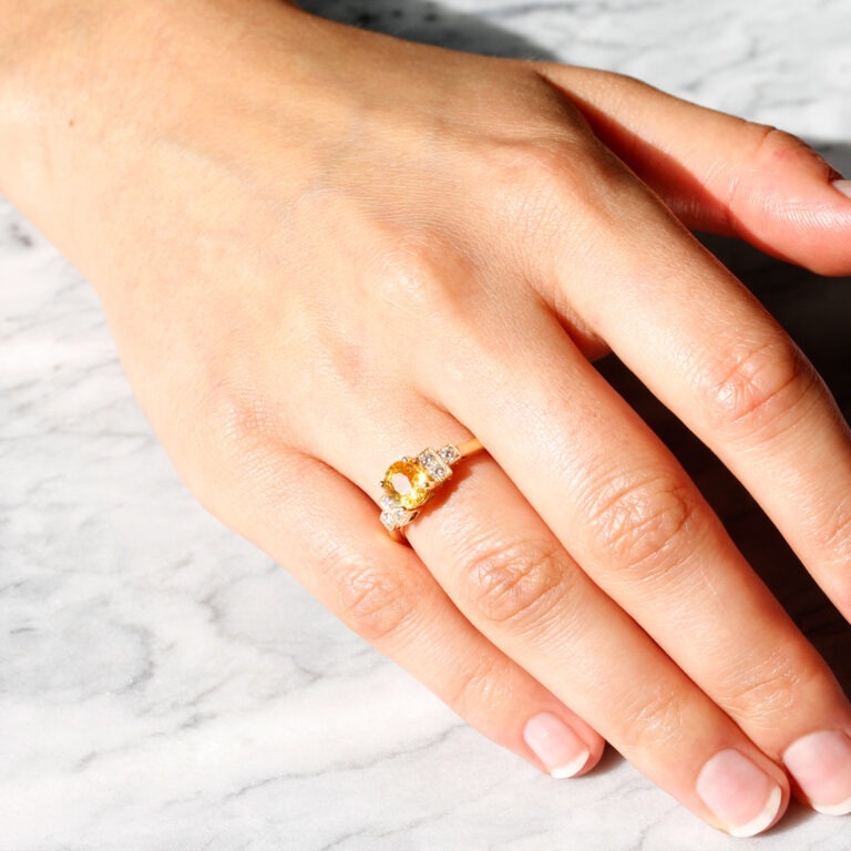 Bague fiançailles saphir motif millegrain