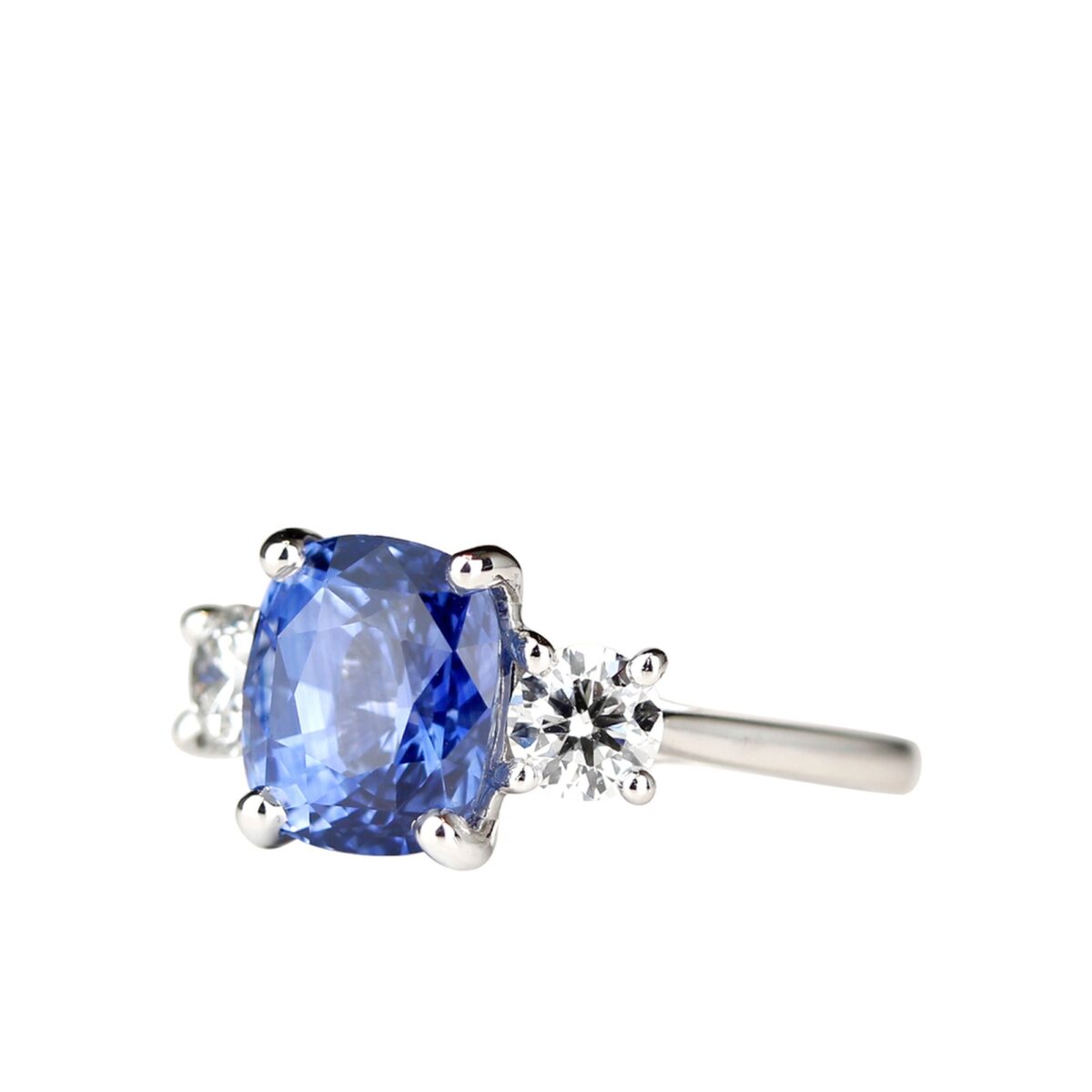 Bague saphir coussin et diamants