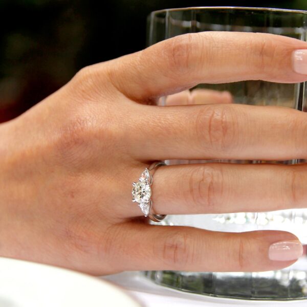 Solitaire diamant et diamants poire