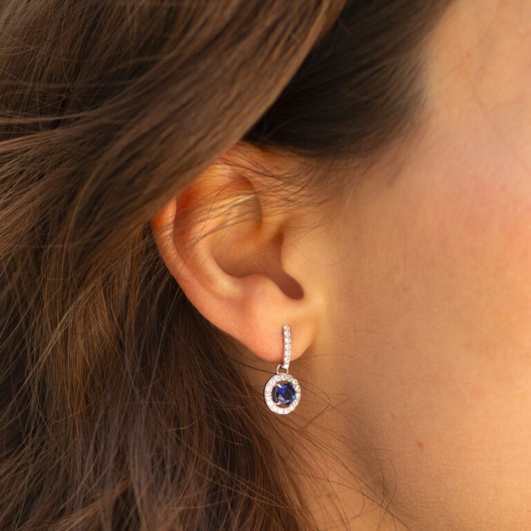 Boucles d'oreilles pendantes saphir et diamants