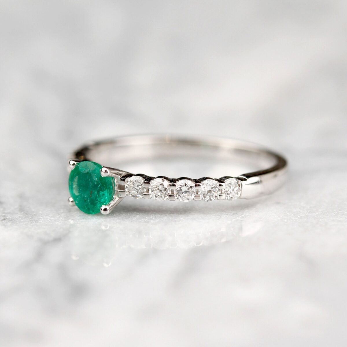 Bague émeraude diamants