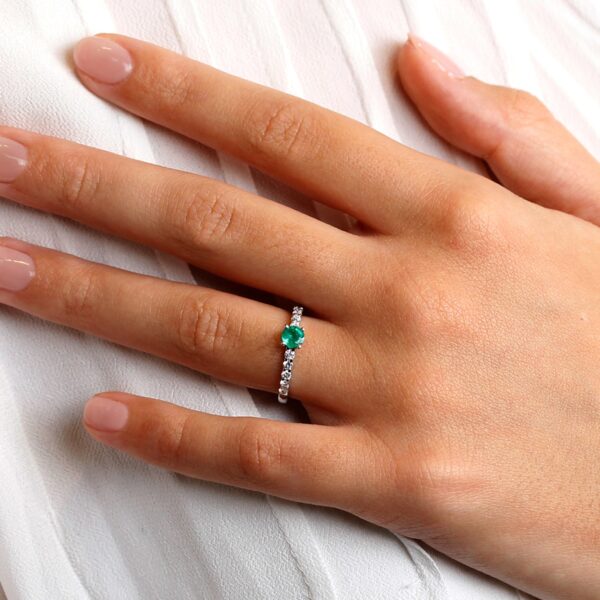 Bague émeraude diamants 