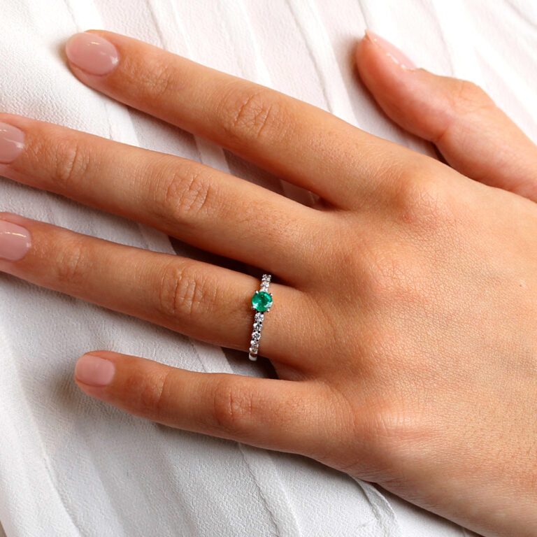Bague émeraude diamants 