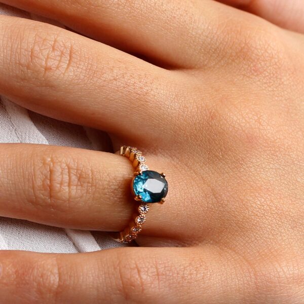 Bague tourmaline bleue ovale diamants
