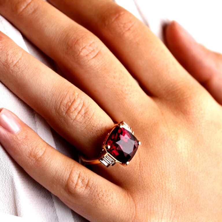 Bague grenat diamants baguette et or rose