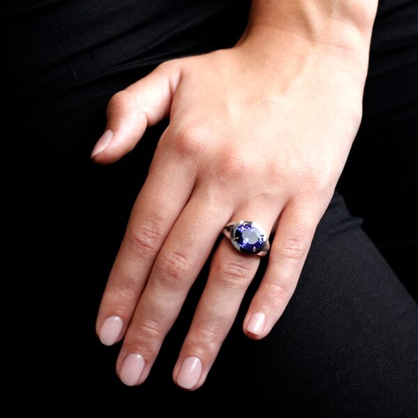 Bague tanzanite ovale et or blanc