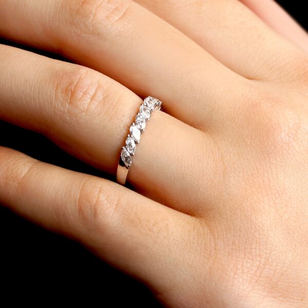 Bague alliance diamants navette