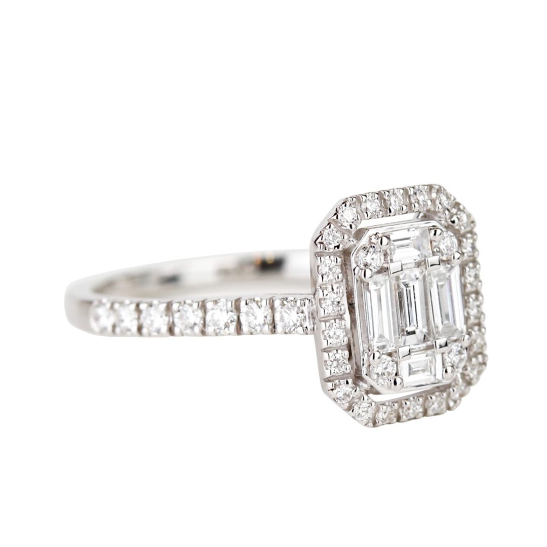 Bague diamants baguette entourage diamants