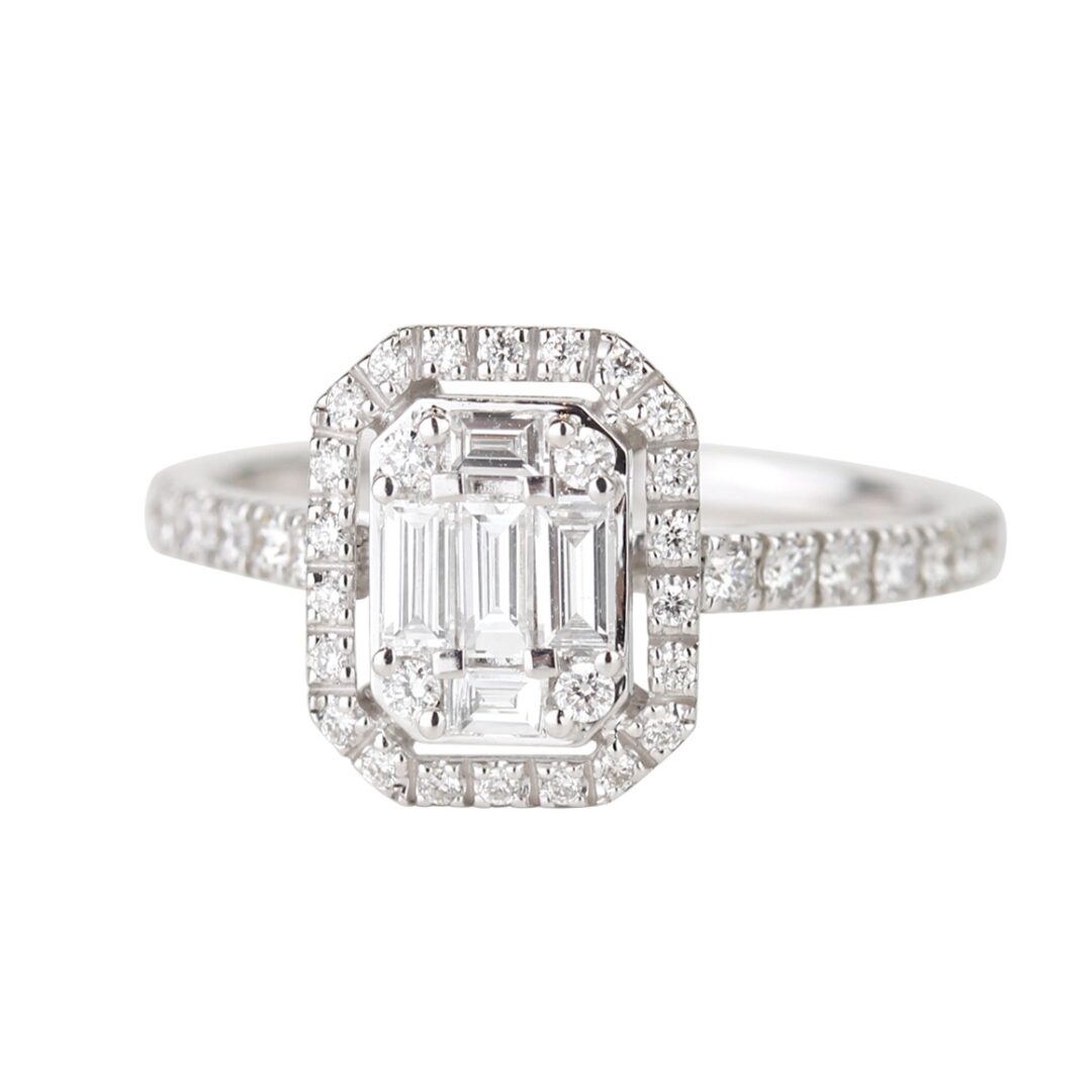 Bague diamants baguette entourage diamants