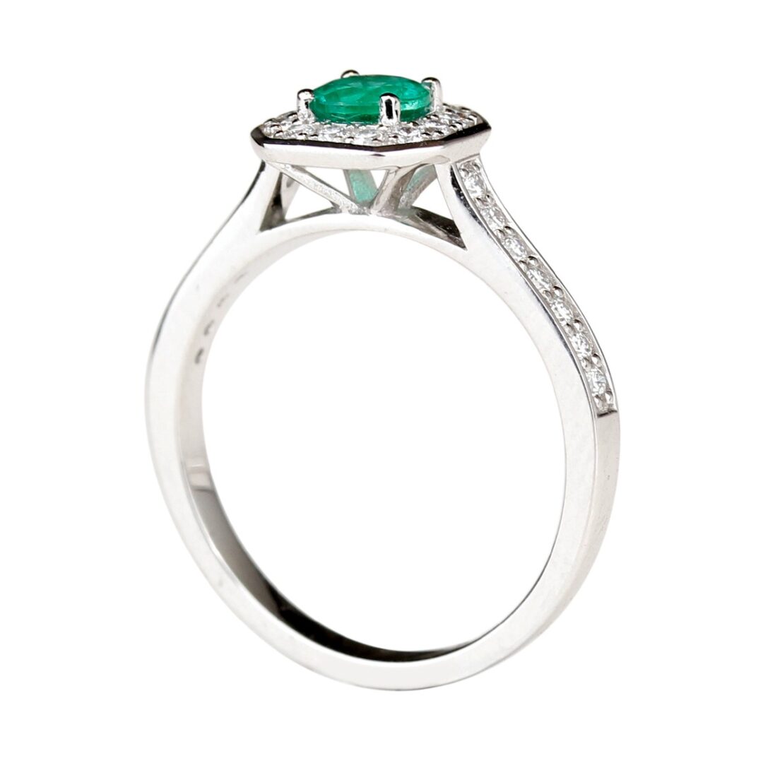Bague émeraude ronde entourage diamants