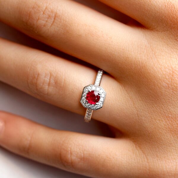 Bague rubis rond entourage diamants Octavia