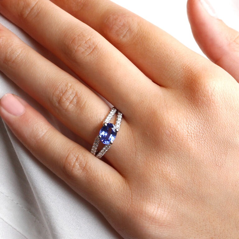 Bague saphir ovale et diamants Carene