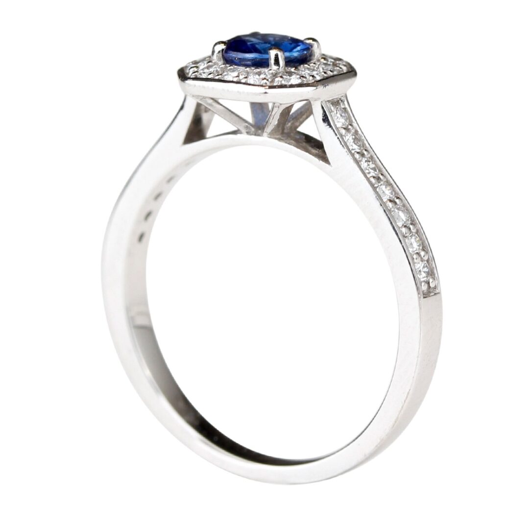 Bague saphir rond entourage diamants