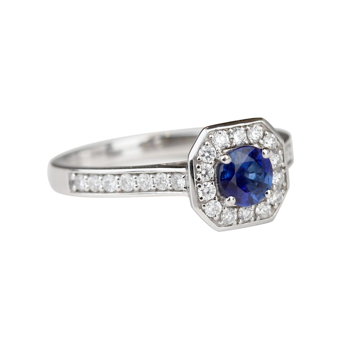 Bague saphir rond entourage diamants
