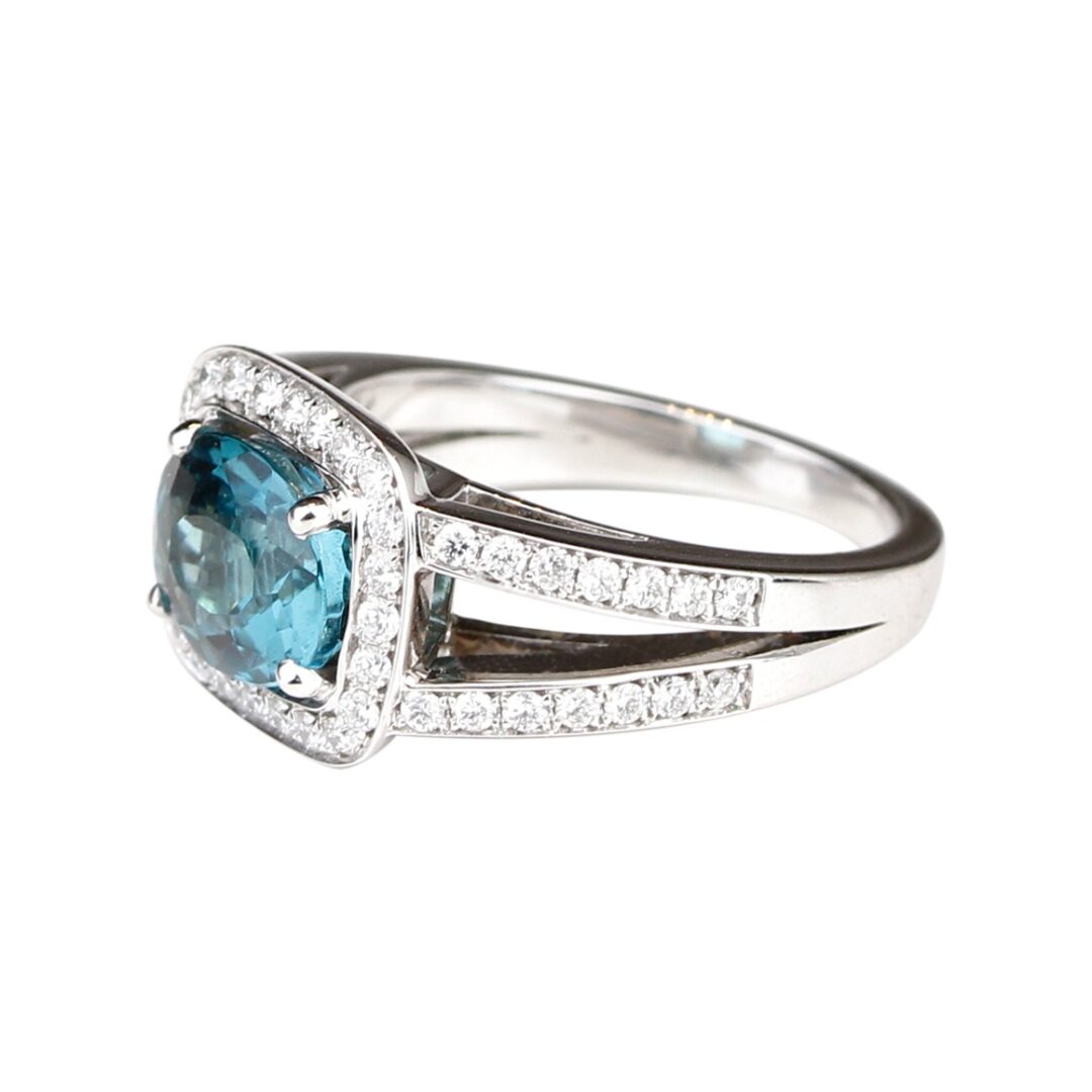 Bague fiançailles tourmaline bleue entourage diamants
