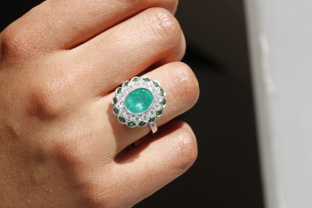 bague émeraude tsavorite et diamants or blanc