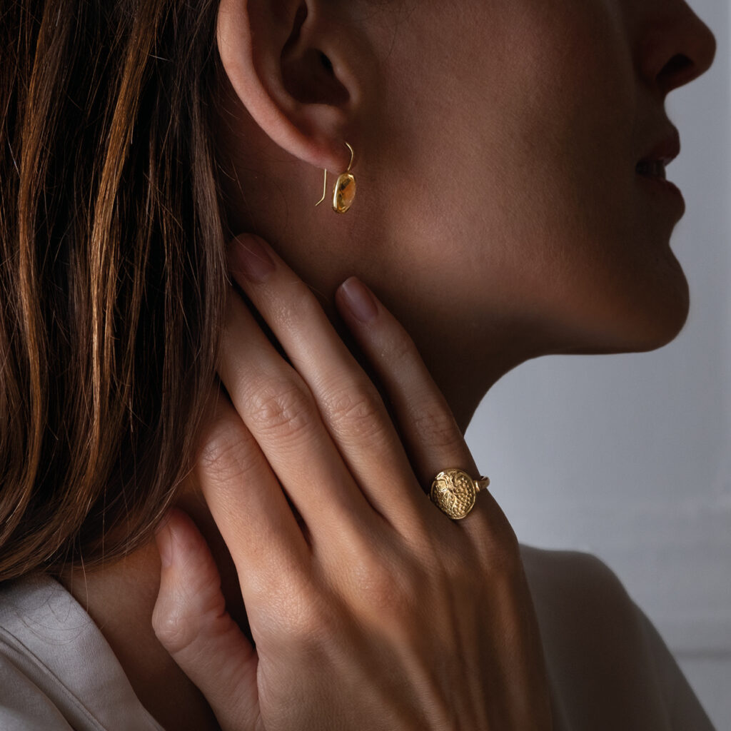 Bague or arbre de vie et boucles d'oreilles citrine Compagnie des Gemmes joaillier à Paris