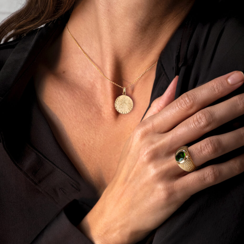 Médaille or Pluie d'étoiles Arthus Bertrand à la Compagnie des Gemmes Paris