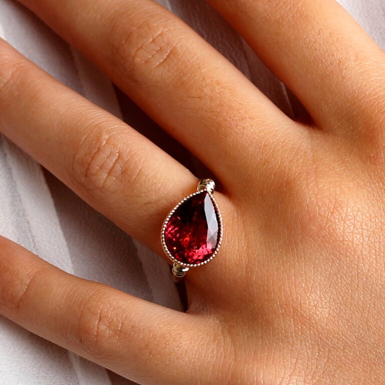 Bague tourmaline rose taille poire
